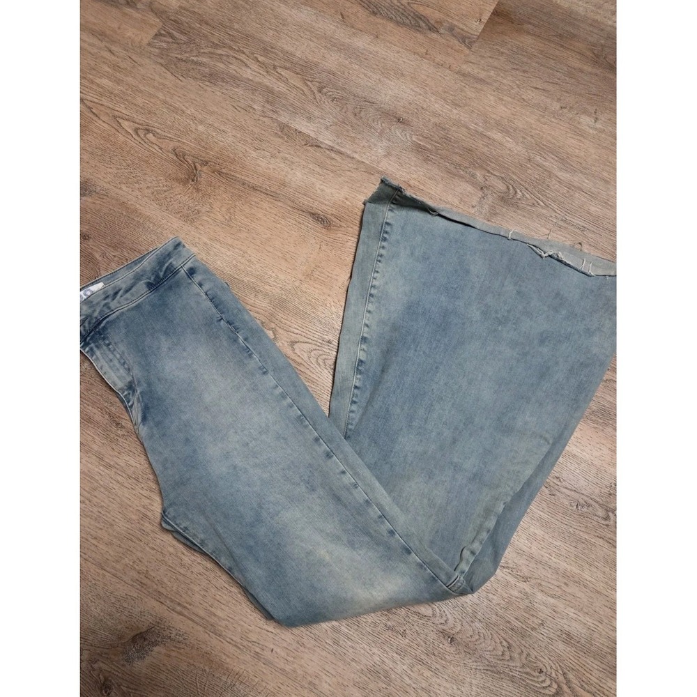 We the Free(Free People) women's flare jeans-size (S)28